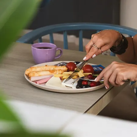 Isinda Проживание в семье Каш