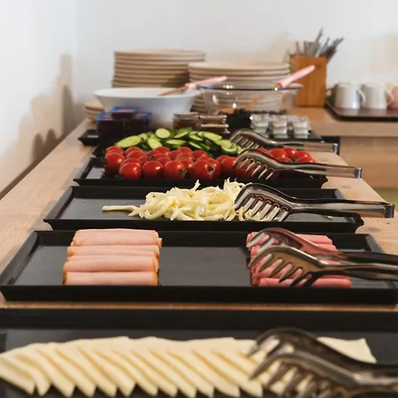 Проживание в семье Isinda Каш