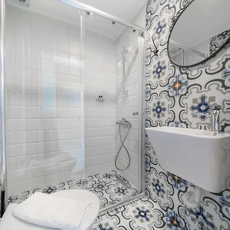 Isinda Проживание в семье Каш