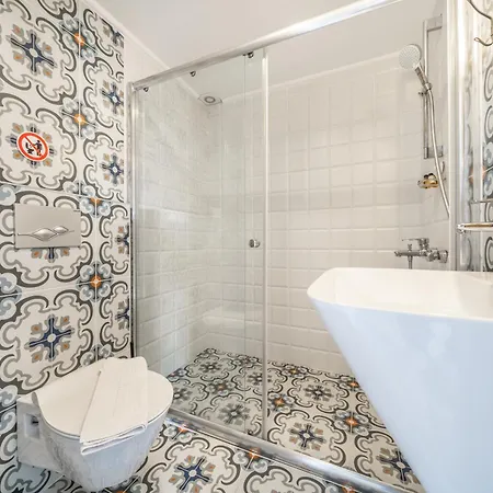 Проживание в семье Isinda Каш